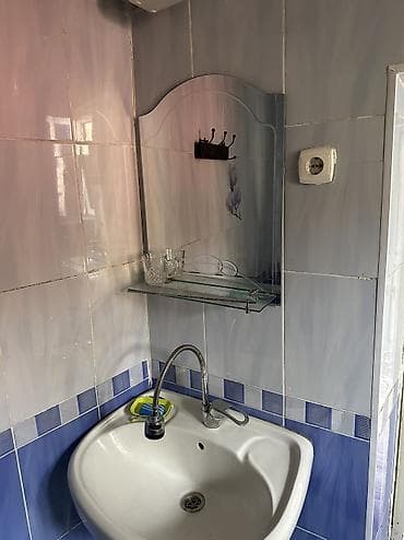 ошский рынок пол дом: Продаю участок с домом 6 соток под бизнес Тоголок Молдо Баялинова ( — 4