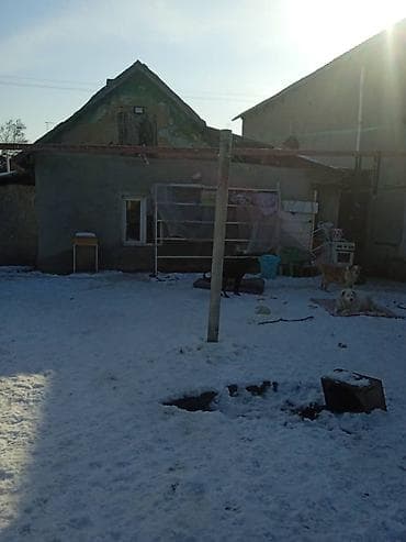 Дома: Земельный участок 7 соток, село Ленинское. На участке стоит старый дом — 2