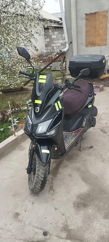 t max: Скутер (бензиновый) с кофром и набором доработок - Кузов: черный — 2