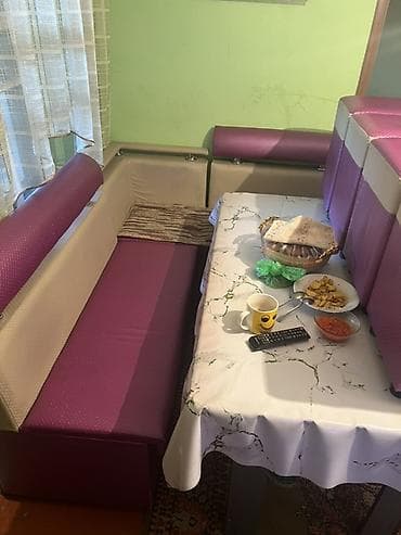 dinner table: Кухонный уголок с мягкими сиденьями и пуфами - Комплектация: угловой — 2