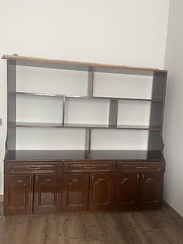 продаю горку: Стенка-шкаф, Тип стенки-шкафа: Горка, Для зала, Особенности: Для хранения посуды — 1