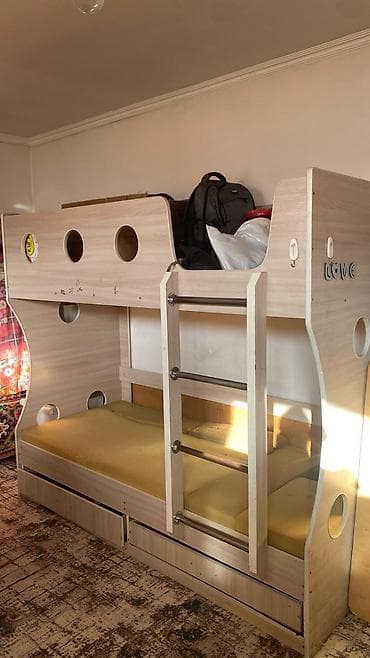 Детский диван, Б/у, цвет - Бежевый