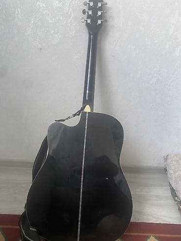 акустическая гитара ямаха: Электроакустическая гитара с вырезом (cutaway), цвет — черный глянец — 3