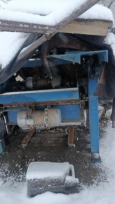 Вибростанок для производства строительных блоков - Промышленная at lalafo.kg Вибростанок для производства строительных блоков - Промышленная