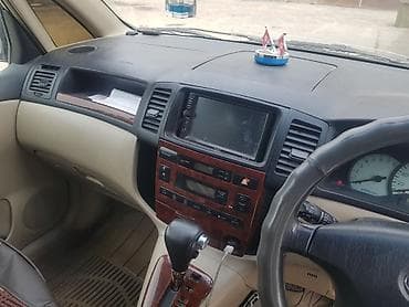 Компактвэн (5 дверей), правый руль. Светло‑бежевый/золотистый цвет