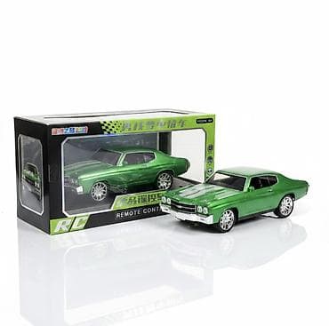 Радиоуправляемая модель автомобиля (масштаб ориентировочно 1:16–1:18)