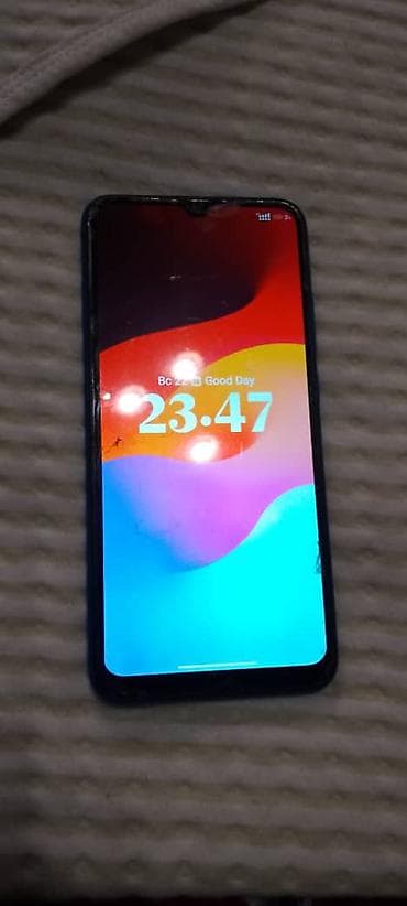 сколько стоит xbox one x: Смартфон с экраном с каплевидным вырезом, синим корпусом и тройной — 1