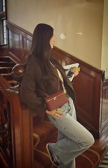 Сумки: Сумка Loro Piana Boxy Pouch
Образ с ней приобретает тихую роскошь😍 — 4