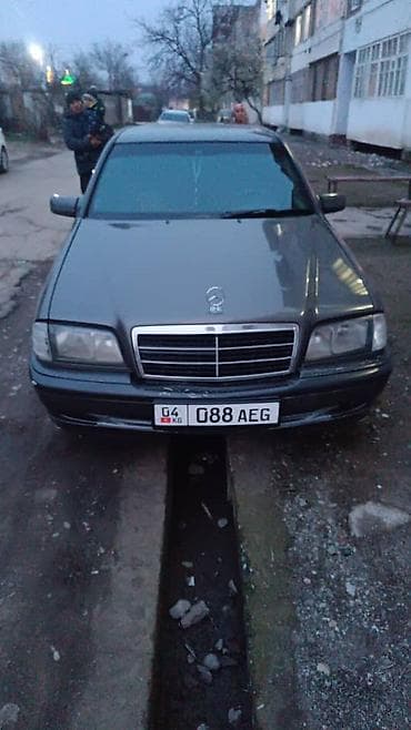 Mercedes-Benz 220: 2000 г., Механика, Бензин — 2