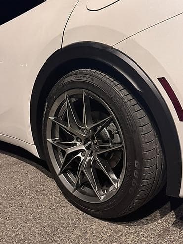 byd e9: Toyota Prius: 2023 г., 2 л, Вариатор, Гибрид, Лифтбек — 5