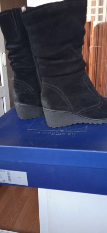 сапоги из натурального меха и кожи: Новые немецкие замшевые сапожки Caprice черного цвета, зима - — 2