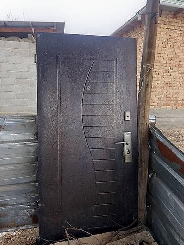 Двери для домов и квартир, Металлическая, Одностворчатая, Правосторонняя, цвет - Коричневый at lalafo.kg Двери для домов и квартир, Металлическая, Одностворчатая, Правосторонняя, цвет - Коричневый