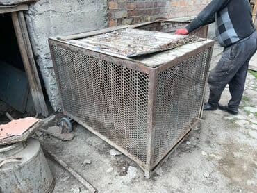 Клетка металлическая, из высечки и уголка, в наличии 2 шт. Размер
