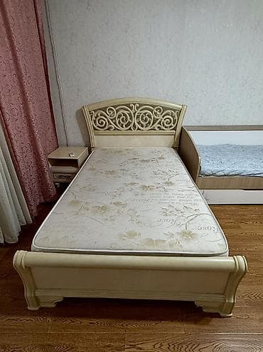 двух спальний кровать бу: Двуспальная кровать, Б/у, С матрасом, длина - 200 см — 1
