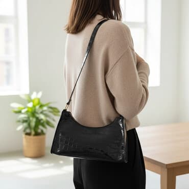 женские кошельки много отделений: Сумка на плечо в стиле baguette, черная, с тиснением под крокодила — 5