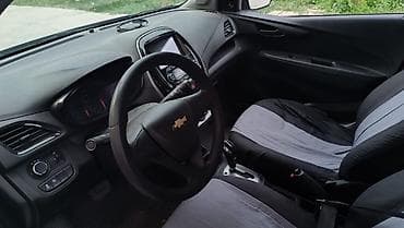Транспорт: Chevrolet Spark: 2016 г., Автомат, Бензин, Хэтчбэк — 4