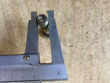 скупка подшипников: Болт натяжителя с неизвестного японского автомобиля Болт натяжителя — 3