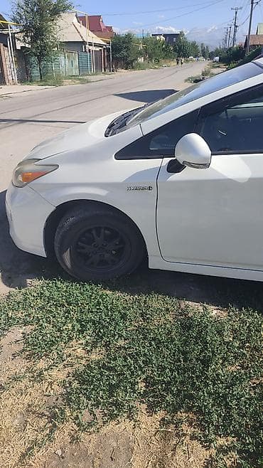 8: Toyota Prius: 2013 г., 1.8 л, Вариатор, Гибрид, Хэтчбэк — 2