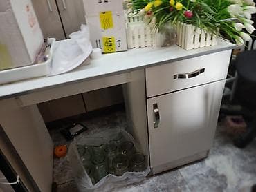 Бычуучу столдор: Маникюрный стол. Качество отличное. Состояние хорошее. Размер: ширина — 1