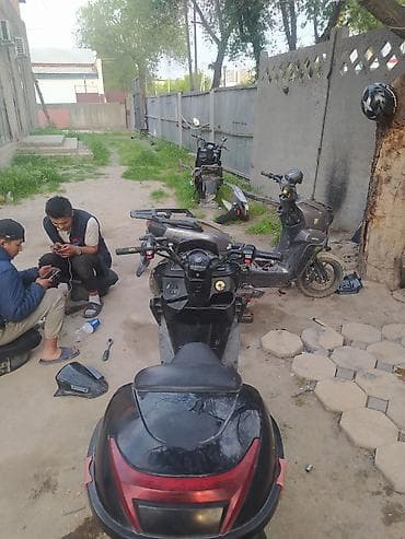 Скутеры: Тип скутера 150 куб. см, Бензин, Б/у — 4