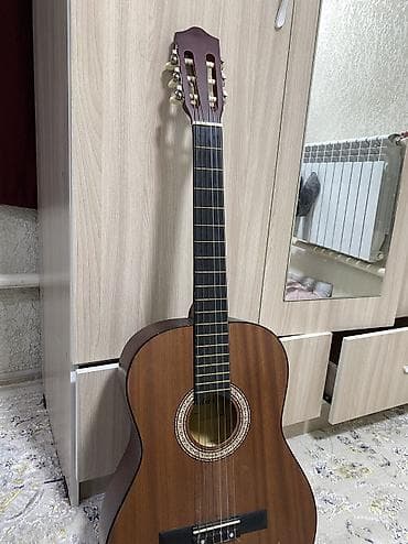 Гитара салтылат . Срочно