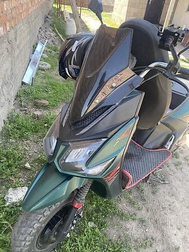 Мототехника: Скутер JIJIANG X7, бензиновый. Основные характеристики: - Тип — 3