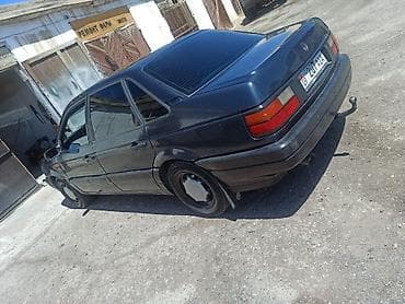 Volkswagen Passat: 1992 г., 1.8 л, Механика, Бензин, Седан