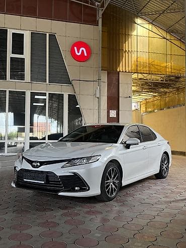 Toyota Camry: 2023 г., 2.5 л, Автомат, Бензин, Седан