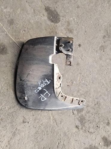 Nissan Terrano 1 брызговик передний, Ниссан Террано 1 передний