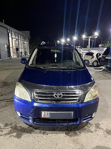 Toyota Avensis Verso: 2003 г., 2 л, Механика, Газ, Минивэн