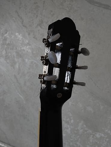 Комузы: Классическая гитара 4/4, черный глянец. Туретский оригинал, размер — 4