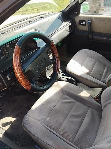 аудио касета: Audi 100: 1986 г., 2 л, Ручные, Бензин, Седан — 8