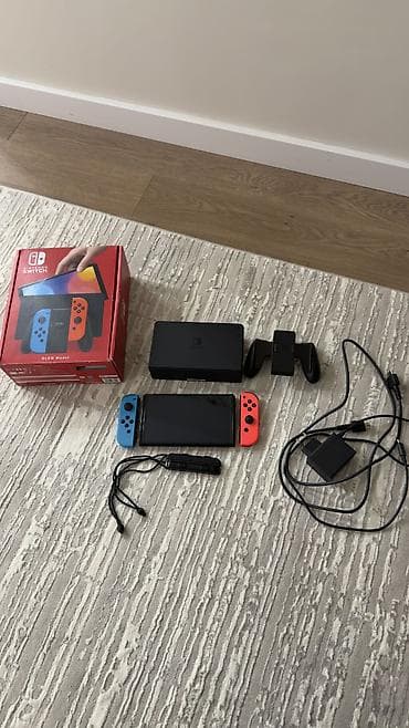 Nintendo Switch Oled Почти новая использовалась всего лишь 1 неделю