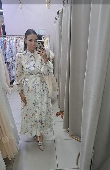 белый платья: Шикарное платье 💐 Одела всего один раз 🩵🥰 Покупала в магазине — 1