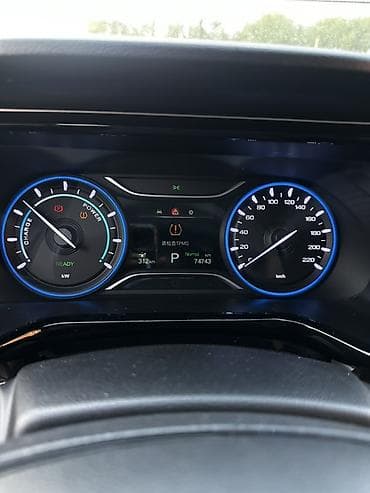 GAC: GAC Aion s белого цвета Кузов и внешность: - Динамичный дизайн — 2