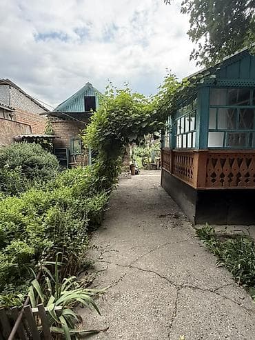 дом дом: Продается Дом (5 соток) в Токмаке рапологается по М. Горького ( за — 1