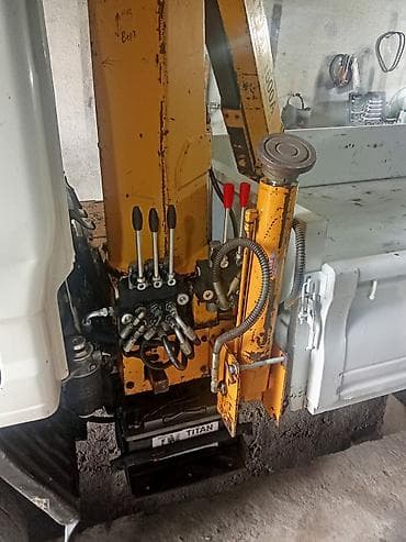 кабина портер 1: Манипулятор, Toyota, 1998 г., от 4 т — 7