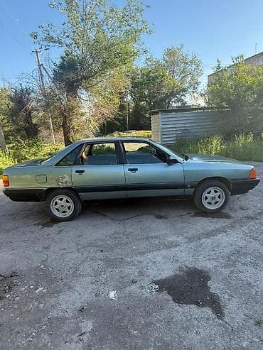 mazda kronos: Audi 100: 1985 г., Седан — 4