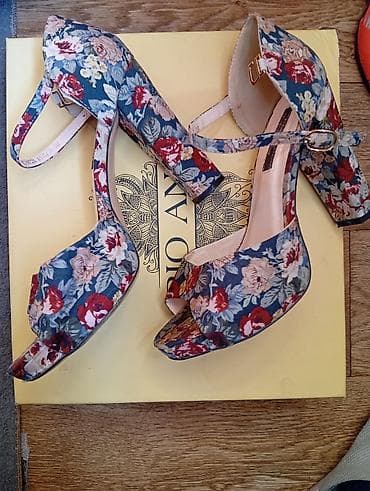 Туфли: Женские босоножки на высоком толстом каблуке с открытым носком. - — 2