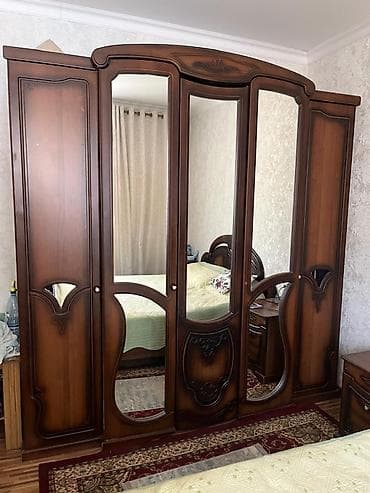 mac don: Спальный гарнитур в классическом стиле. Состав: - Двуспальная кровать — 1