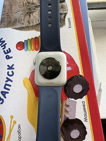 Apple Watch: Apple Watch SE (2-го поколения), алюминий, цвет корпуса — серебристый — 2