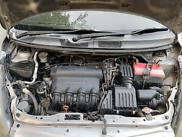 outback wilderness: Honda Fit: 2003 г., 1.3 л, Автомат, Бензин, Хэтчбэк — 8