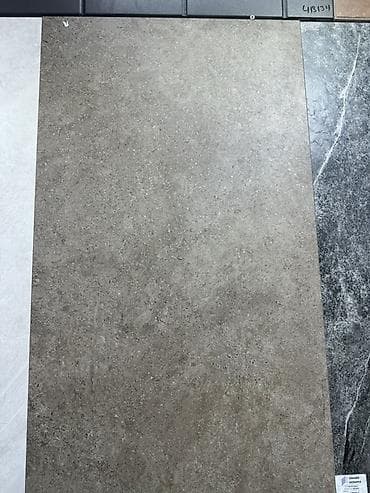 Герметик-клей: Универсальный клей-герметик для плитки серого цвета. Подходит для — 1