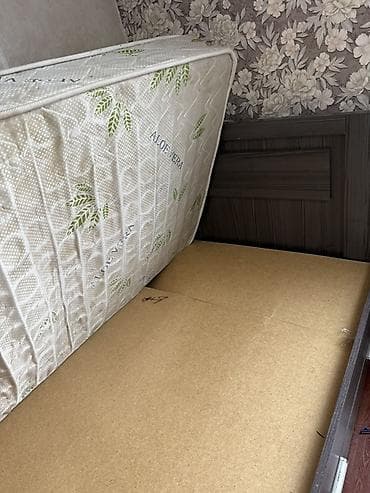 Столы: Односпальная кровать, Б/у, С матрасом, длина - 200 см — 3