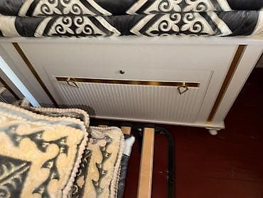 сундук для приданного: Сандык/комод для хранения с декоративными элементами. - Корпус — 3