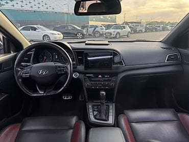 2017: Hyundai Avante: 2017 г., Бензин — 4