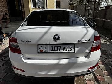 шкода актовия: Skoda Octavia: 2015 г., 1.6 л, Автомат, Бензин, Седан — 5