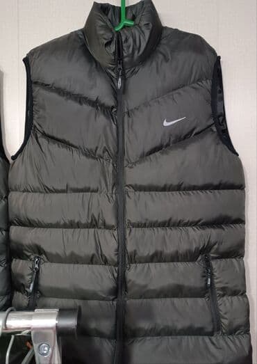 спортивные пуховики: Пуховая жилетка Nike - Цвет: тёмно‑серый/черный - Материал внешней — 1