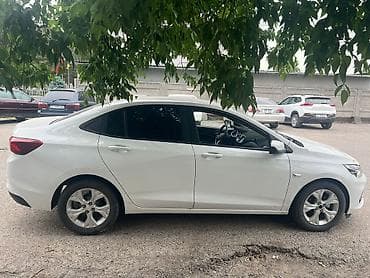 matiz diska: Chevrolet Onix: 2020 г., 1.5 л, Автомат, Бензин, Седан — 2