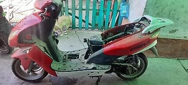 скутер на воде: Скутер Cobra (красный) - Кузов: обтекаемый пластик, двойная передняя — 2